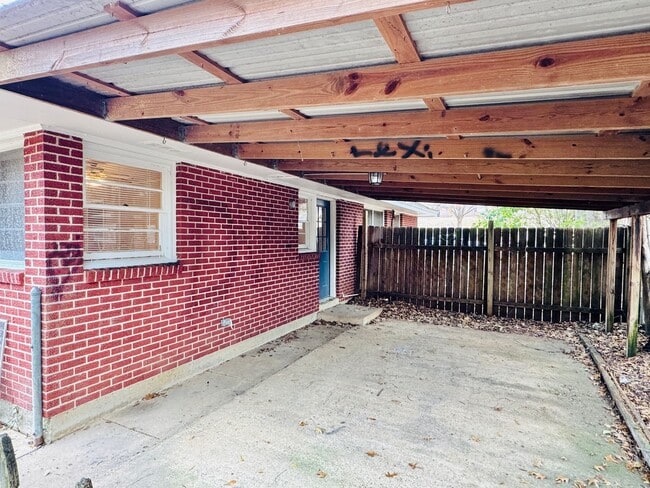 Building Photo - Adorable 3-Bedroom Home in Lakeview Heights