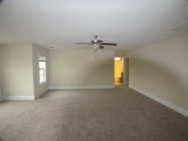 Building Photo - Beautiful move-in ready located in the Mil...