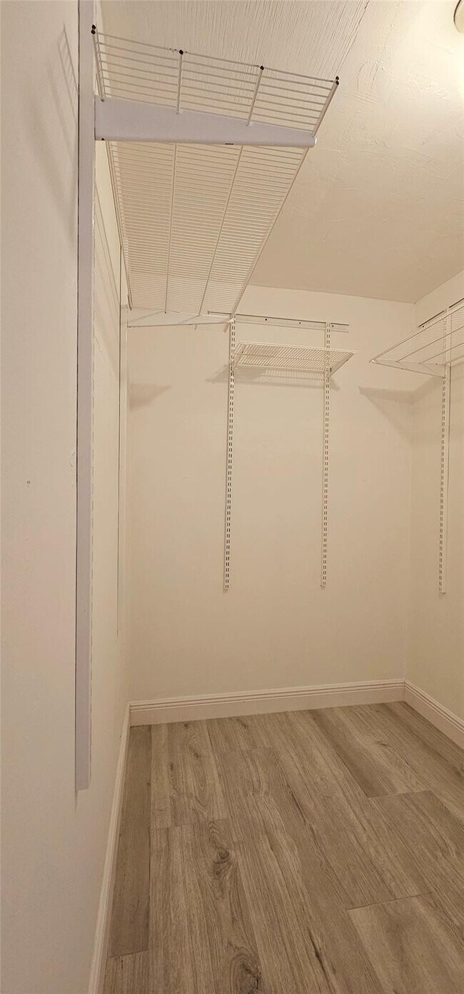 Building Photo - 2000 NE 135th St