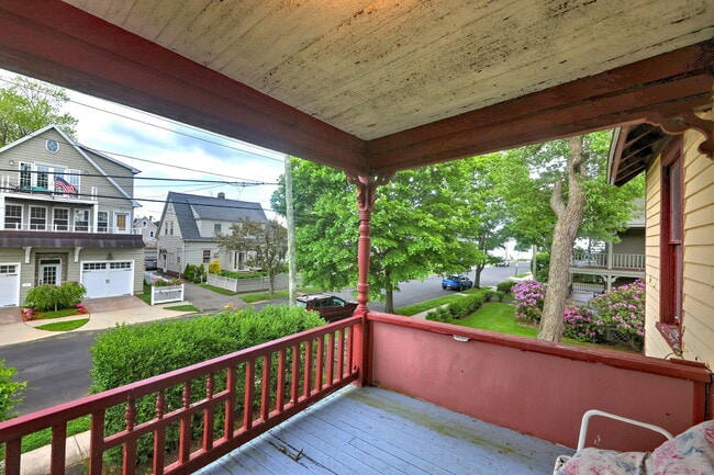 Building Photo - 32 Seaside Ave
