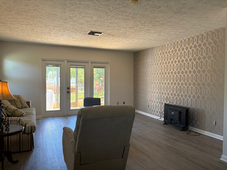 Building Photo - 3307 SW Bessey Creek Trl