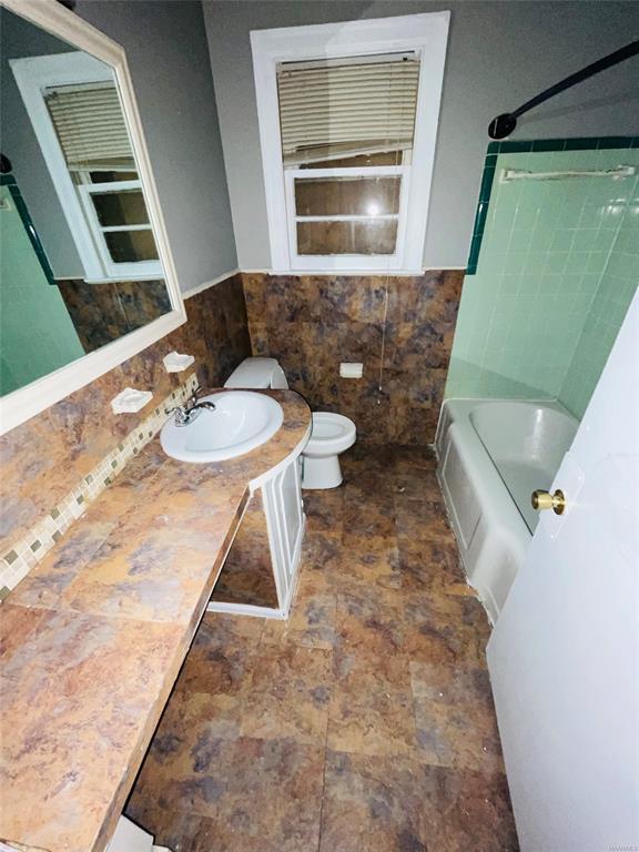 Building Photo - 2000 Cherry St