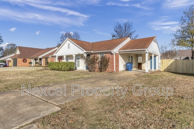 Building Photo - 10212 Oak Leaf Dr