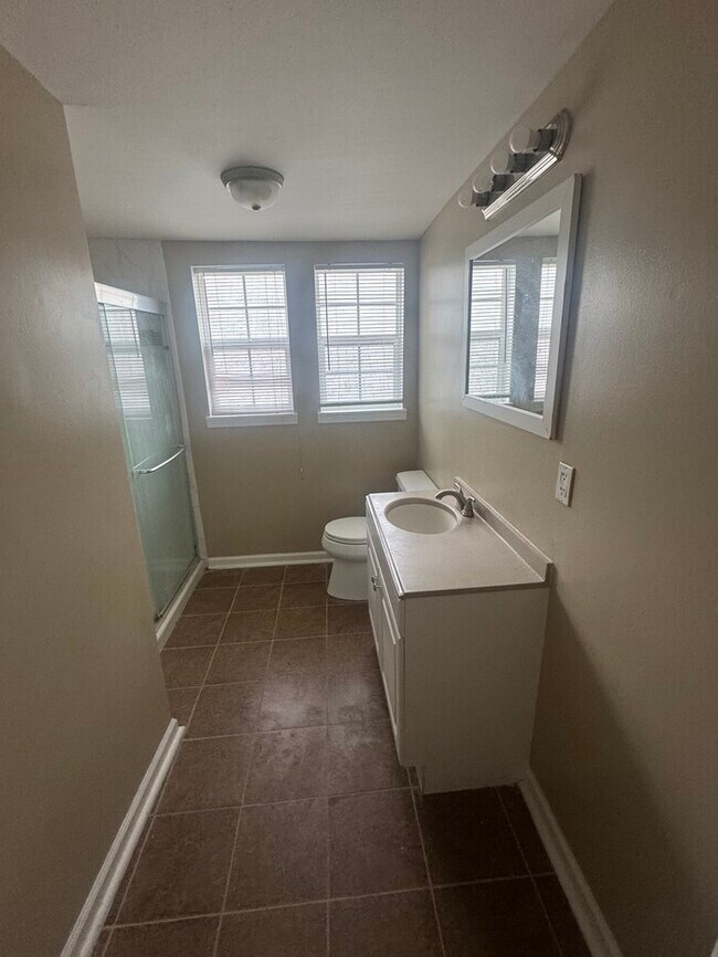 Building Photo - Butler-Tarkington 3 Bedroom