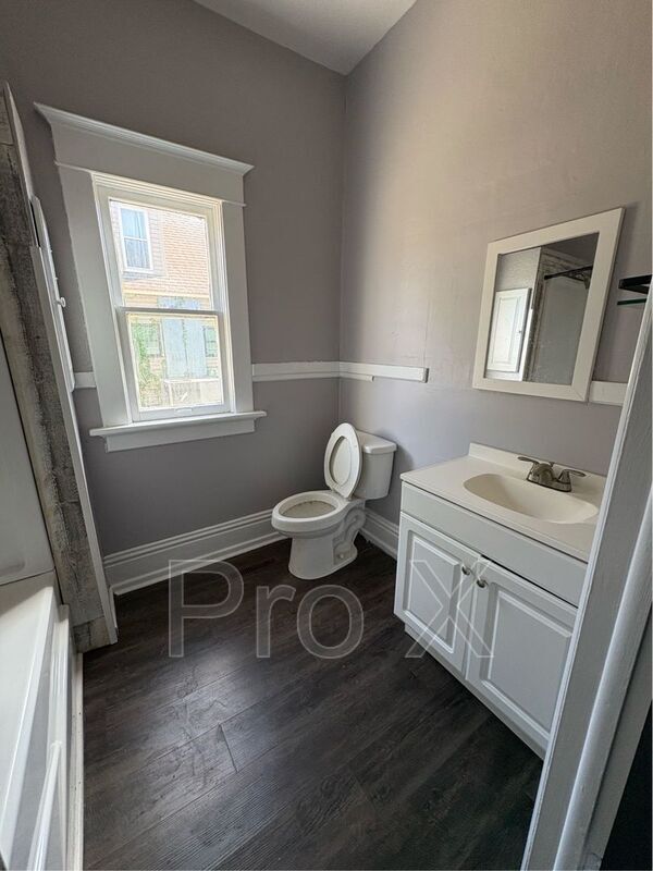 Building Photo - 2110 S Byers Ave