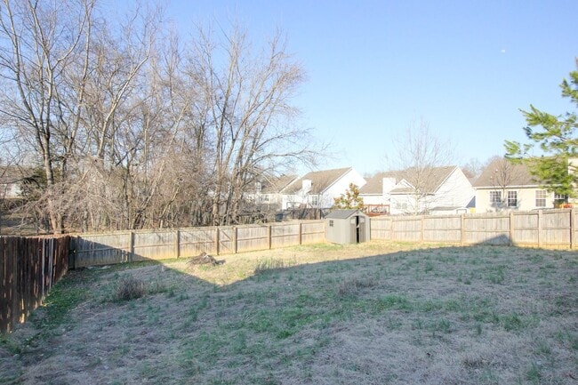 Building Photo - 3 bed 2 bath Fenced yard.  Heart of St. B.  Hurry.