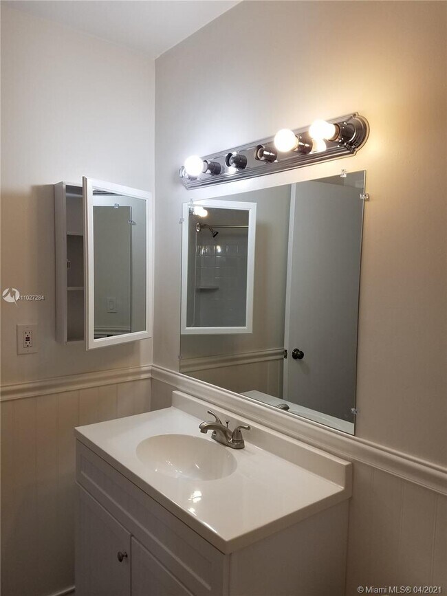 Building Photo - 7851 Miller Dr