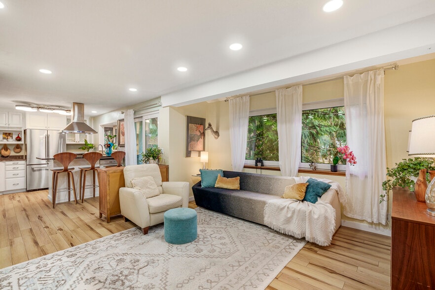 Recessed Lighting - 20043 Forest Park Dr NE