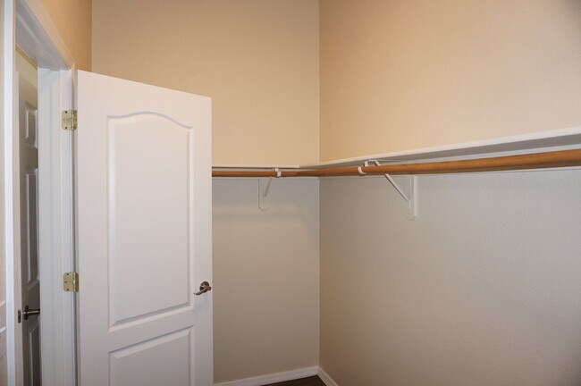 Building Photo - Popular Location, 3Bdm 2Ba Home