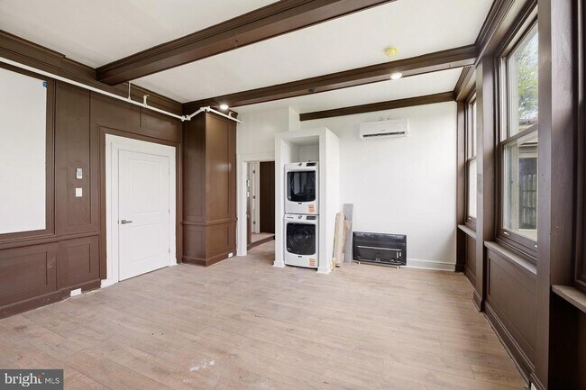 Building Photo - 6012 Ridge Ave