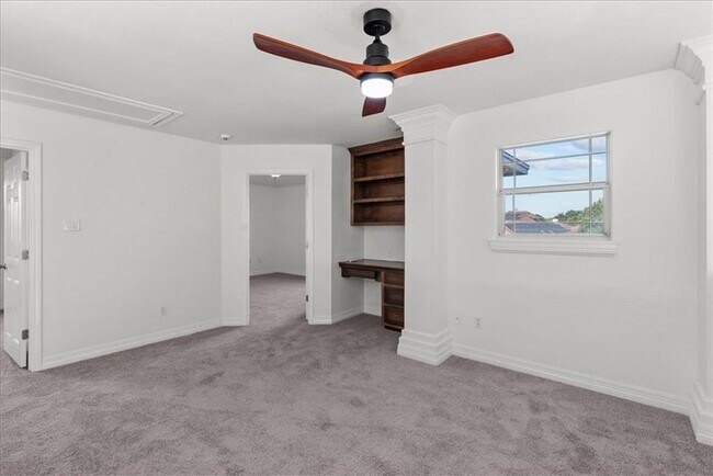 Building Photo - 3/2 Southside over 2000 sqft