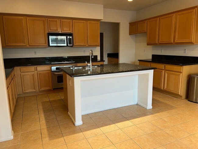 Building Photo - Breathtaking 2 Story Home Built in 2005 with 3279 sq. ft. in West Lancaster