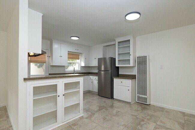 Building Photo - 3 Bedroom + 2 Bathroom Duplex | Silverstrand | Oxnard | Unfurnished