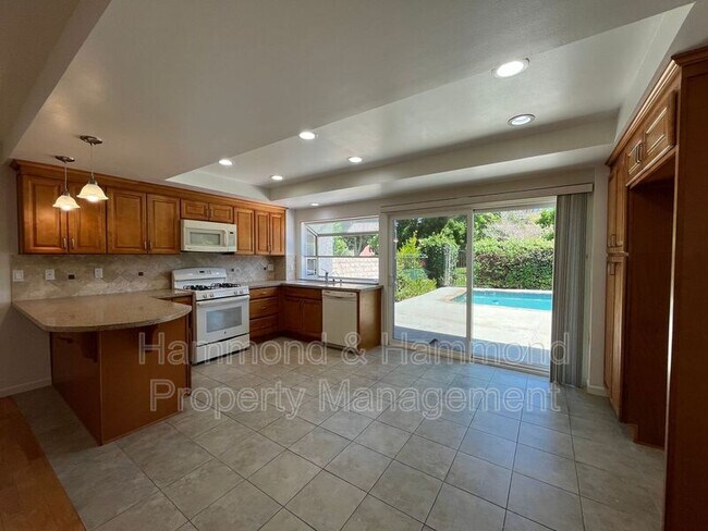 Building Photo - 3804 Mainsail Cir