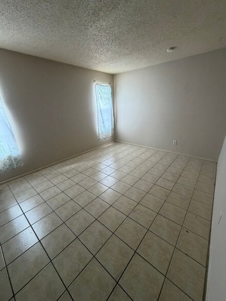 Building Photo - 2905 Beachcomber Dr