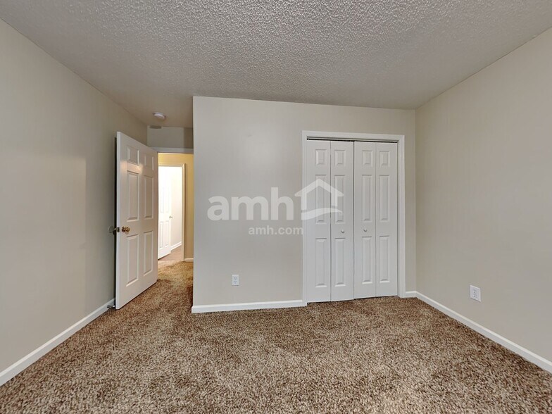 Building Photo - 106 Guildford Dr