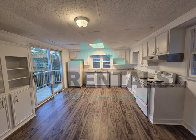 Building Photo - 721 Davis St