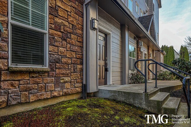 Building Photo - Beautiful Ground Level 1+br Condo ** Water/Sewer/Garbage Included **