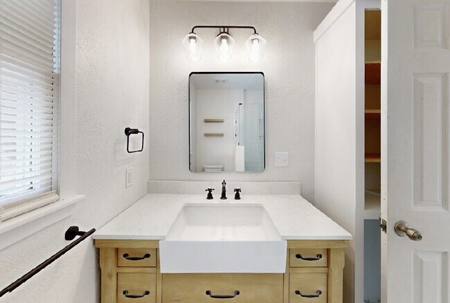 Building Photo - Completely Updated Historic Bryan Charmer with Modern Finishes & Timeless 1935 Character