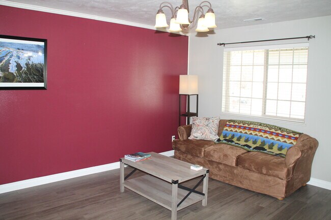 Building Photo - 195 Robison Dr