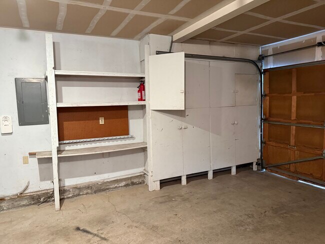 Building Photo - 7050 SW 174th Ave