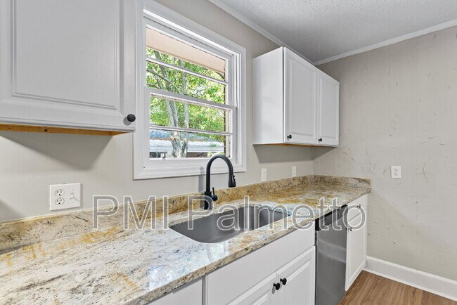 Building Photo - 1611 Holland St