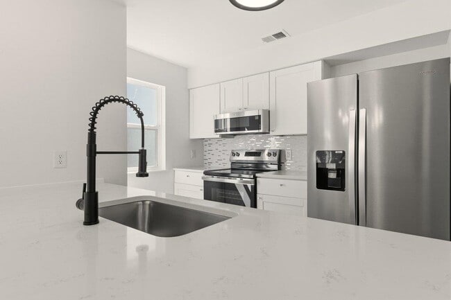 Building Photo - 814 W Mary St