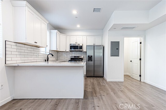 Building Photo - 14944 Moorpark St