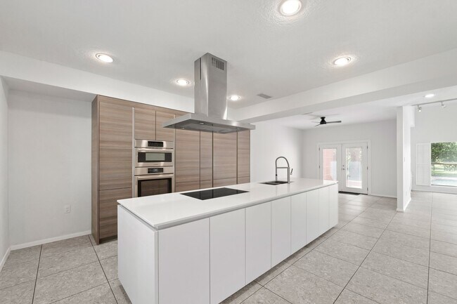 Building Photo - 57 Foxhall Crescent Dr
