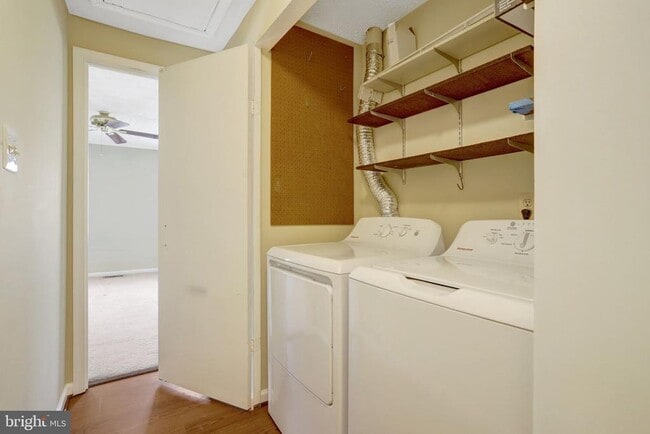 Building Photo - 5759 Independence Cir