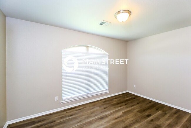 Building Photo - 3 Bedroom Pet-Friendly Home in OKLAHOMA CITY, OK with Main Street Renewal