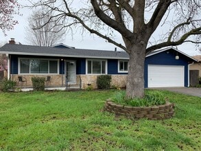 Building Photo - 3 Bedroom 2 bath home with huge backyard!