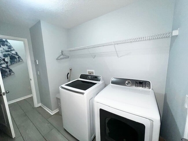 Building Photo - Amazing 4x2 in Lake Nona!! Gated Nona Crest! All tile flooring!! 2 car garage!