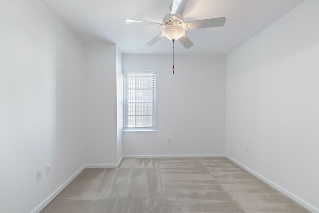 Building Photo - Beautiful 2bd/2ba Condo 1/2 Block from Piedmont Park and 17th Floor View!!