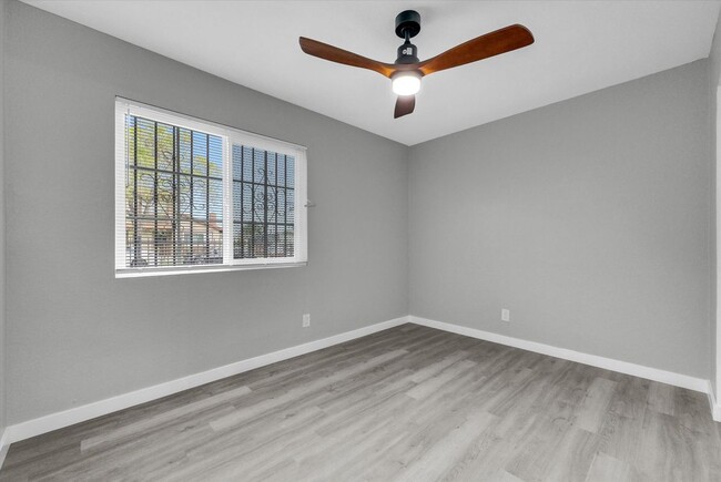 Building Photo - 1046 N Clifford Ave