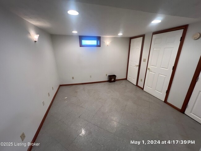 Building Photo - 230 S Circlecrest Dr