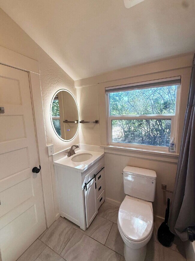 Building Photo - Spacious Two-Story Ranch Home Near Sonoma
