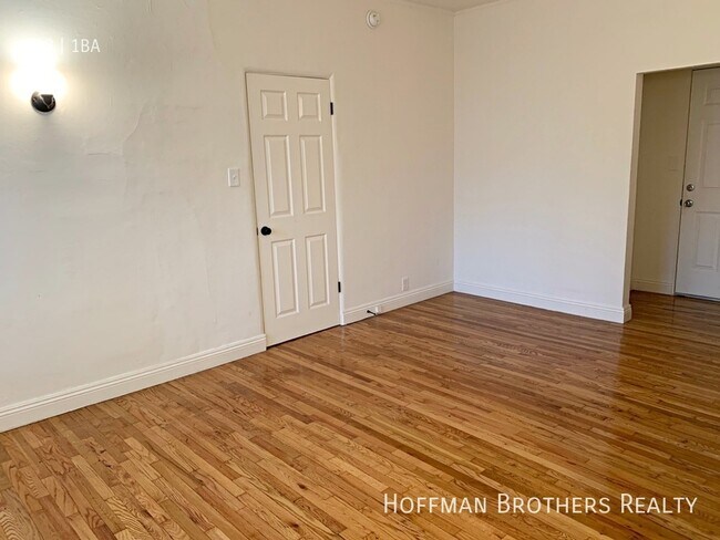Building Photo - 652 S Dunsmuir Ave