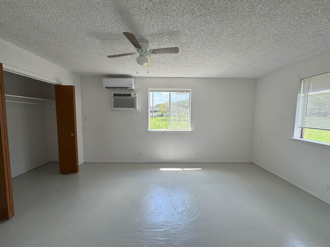 Building Photo - 109 Logan Dr