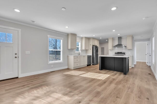 Building Photo - Spacious 2 Bed, 2 Bath Home sitting on 1.5 acres with Extra Storage ($1695/mo rent)