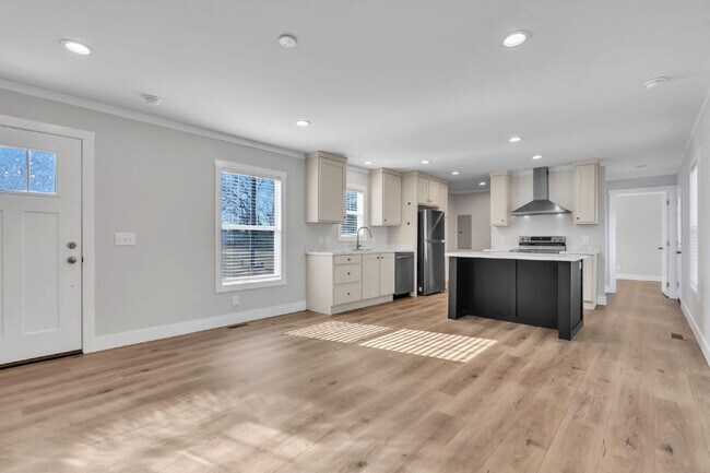 Building Photo - Spacious 2BR, 2BA home on 1.5 acres with Extra Storage - $1695/mo rent***