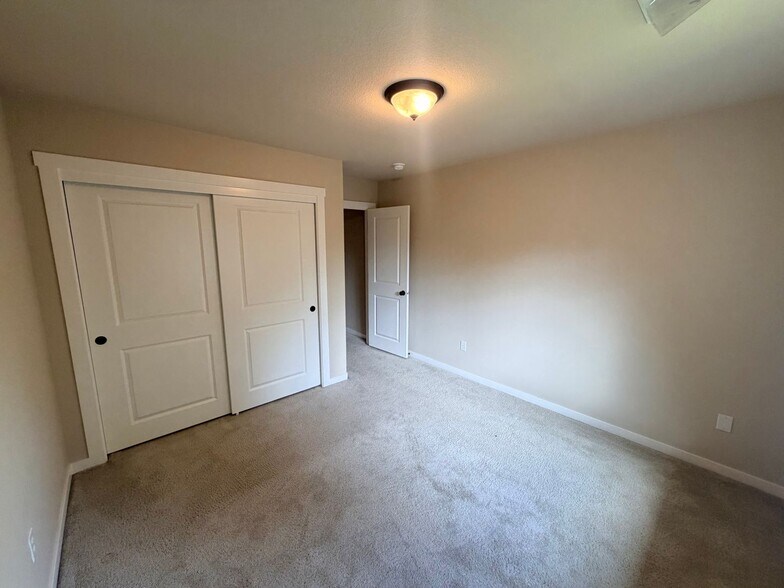 Building Photo - 14660 SW Mulberry Dr