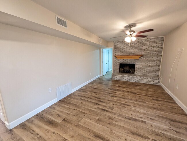 Building Photo - 1007 Boulevard De La Parisienne