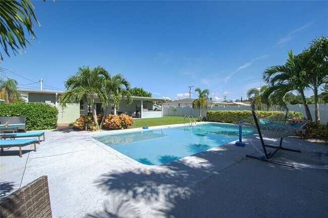 Building Photo - 3665 Belle Vista Dr E