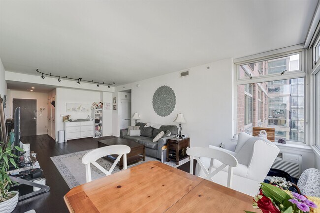 Building Photo - 1450 Washington St