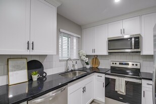 Building Photo - THE POINTE - JUST RENOVATED! Luxurious Com...