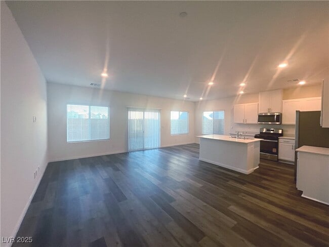 Building Photo - 510 Golden Cardinal Ave