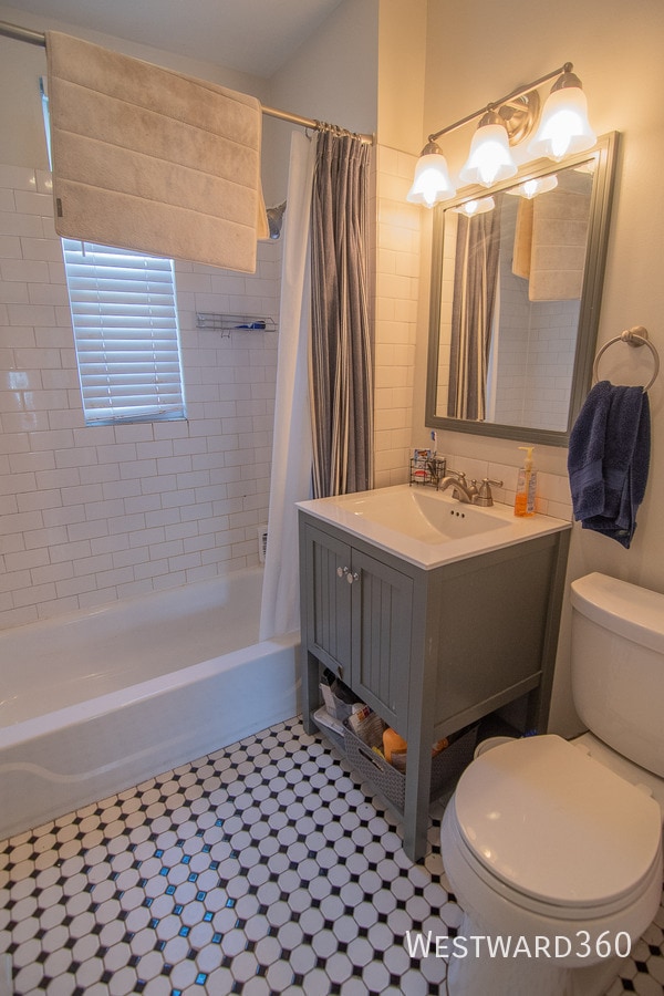 Building Photo - 1709 W Barry Ave