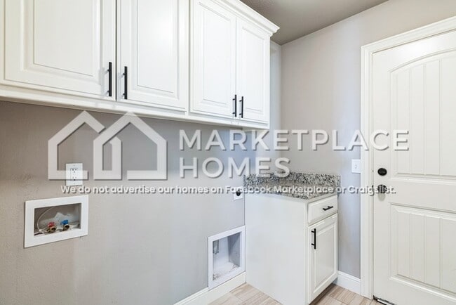 Building Photo - 550 Timber Ridge St