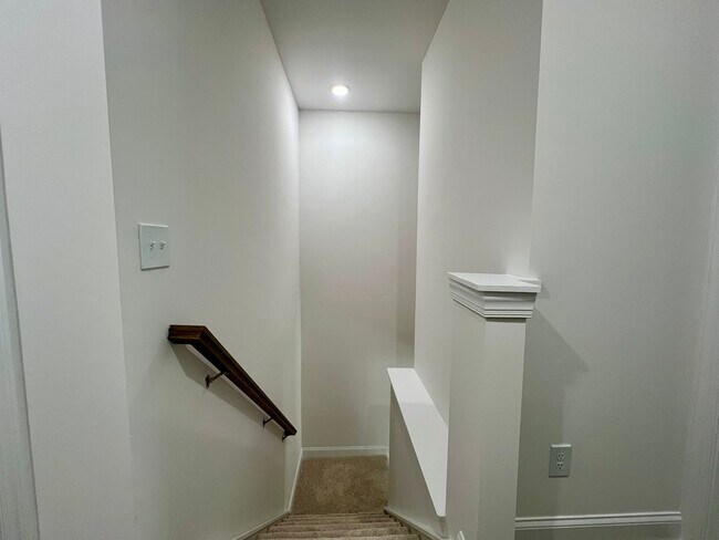 Building Photo - 2132 Barrowcliffe Dr NW
